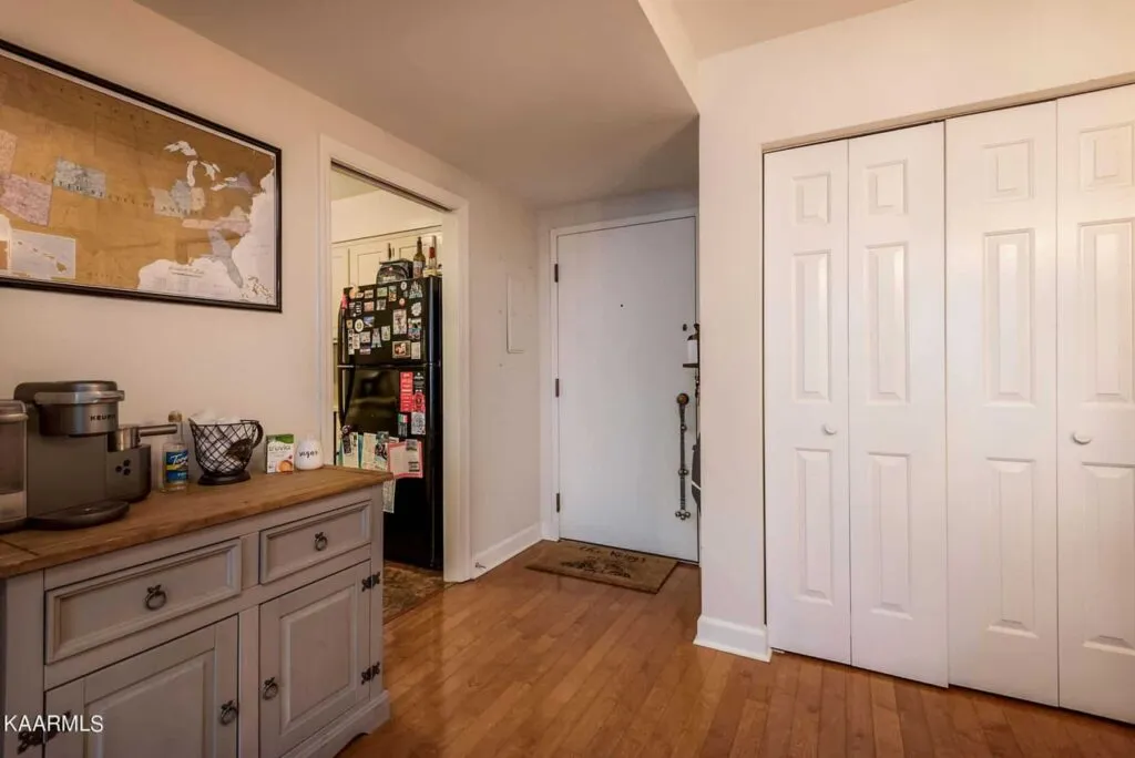 Pembroke-303-105759697 Pembroke-303-105759697