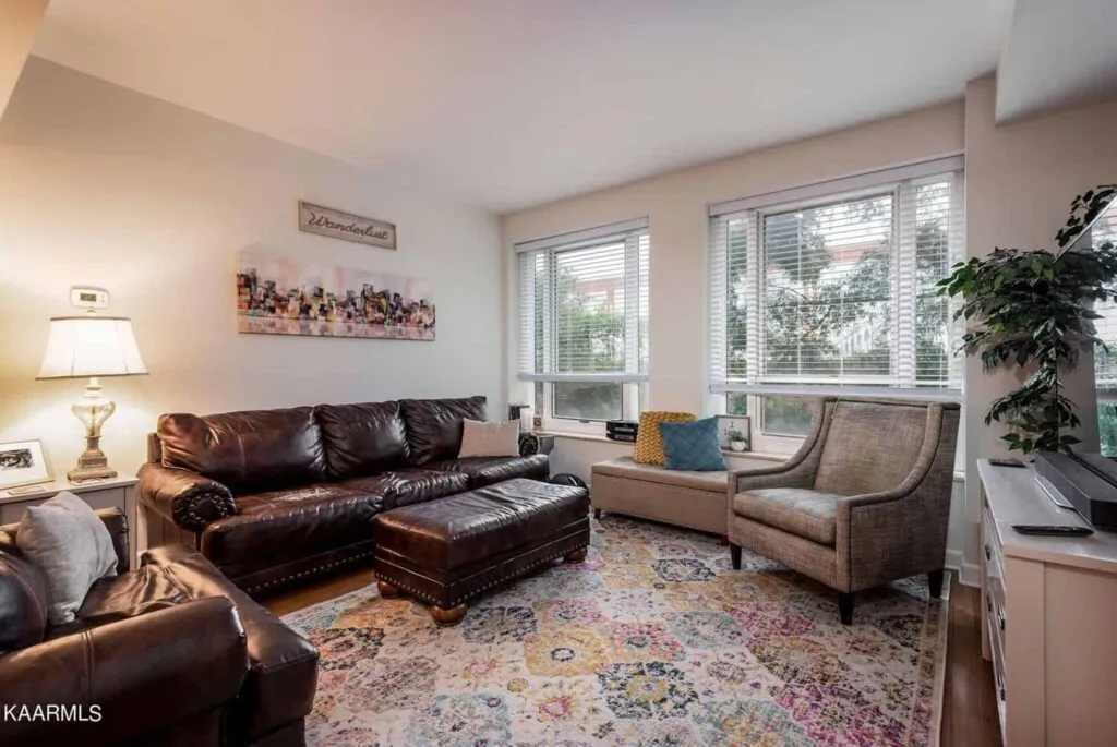 Pembroke-303-122201308 Pembroke-303-122201308