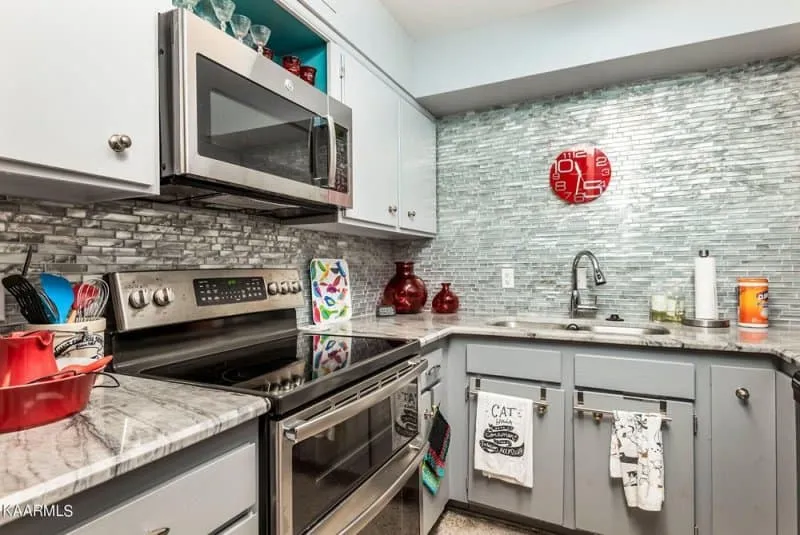 Pembroke-404-11014348388199 Pembroke-404-11014348388199