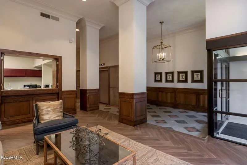 Pembroke-404-11014410574955 Pembroke-404-11014410574955