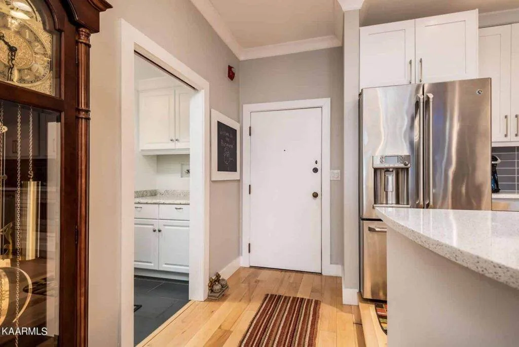 Pembroke-603-543097689 Pembroke-603-543097689