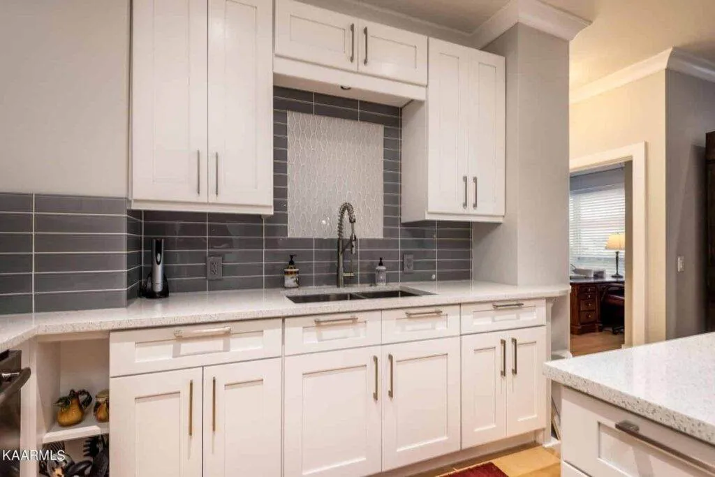 Pembroke-603-549099575 Pembroke-603-549099575