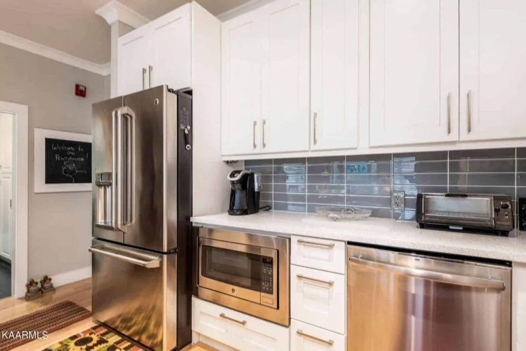 Pembroke-603-553410566 Pembroke-603-553410566