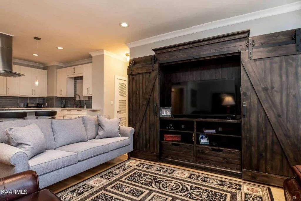 Pembroke-603-600170662 Pembroke-603-600170662