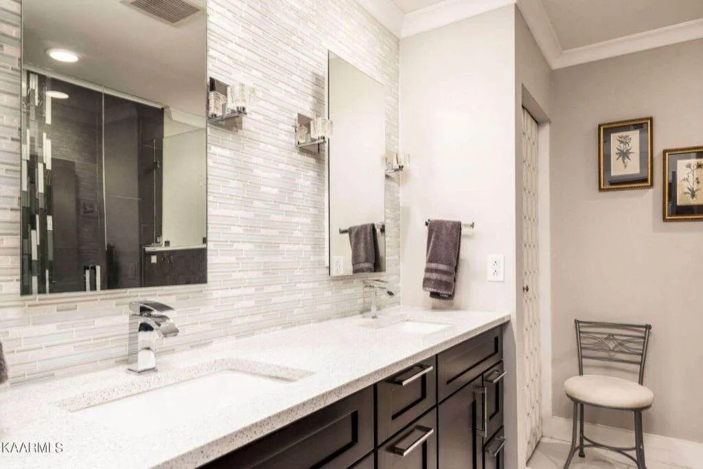 Pembroke-603-615365222 Pembroke-603-615365222