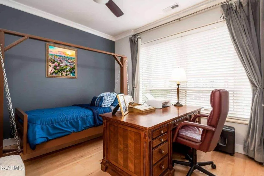 Pembroke-603-620884088 Pembroke-603-620884088