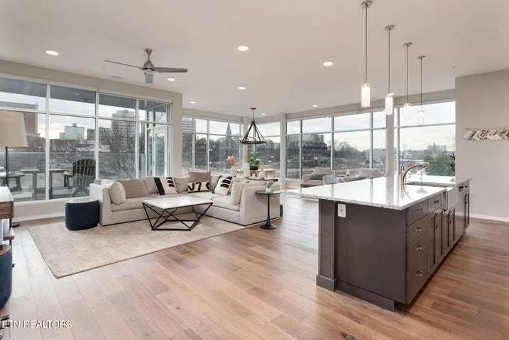 Regas-Square-217-living-room