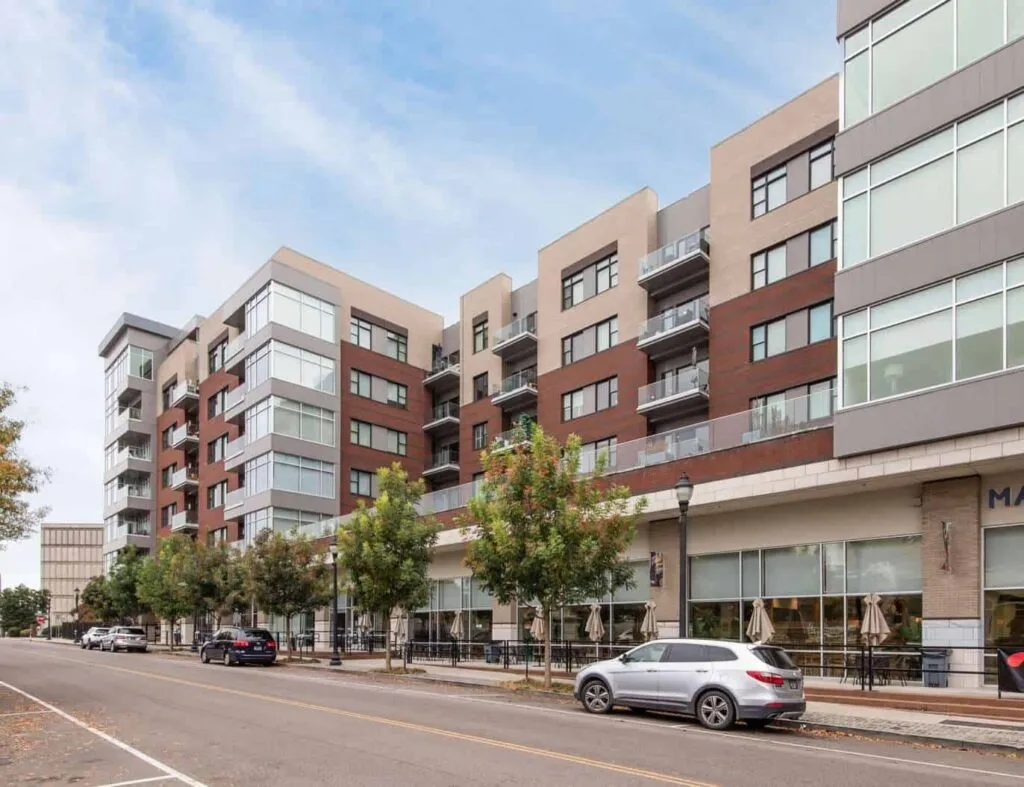 Regas-Square-217_102