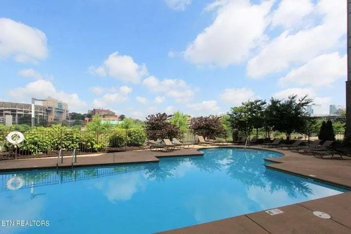 Riverwalk-215-pool Riverwalk-215-pool