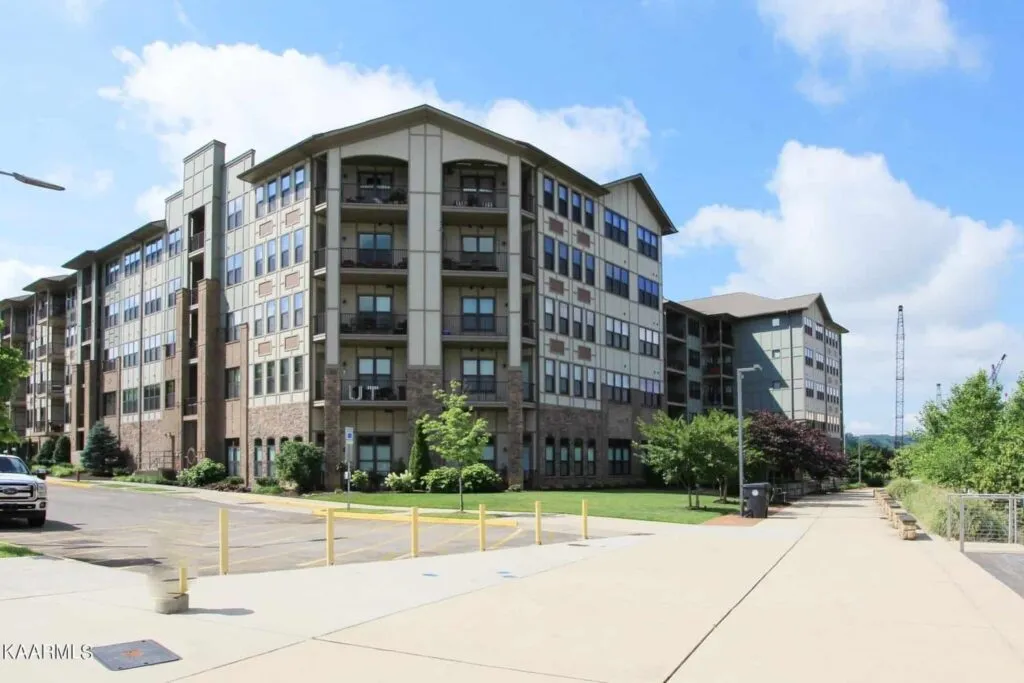 Riverwalk-322-19185518627902 Riverwalk-322-19185518627902