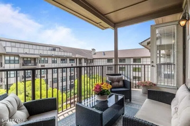 Riverwalk-526-165328047166 Riverwalk-526-165328047166