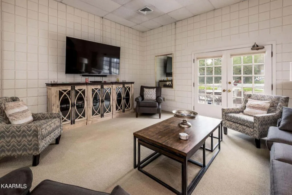 Sequoyah-Square-Condominiums-520-232123928425 Sequoyah-Square-Condominiums-520-232123928425