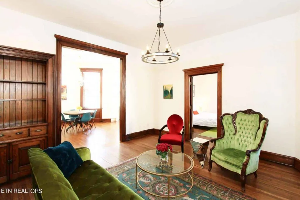 The-Cunningham-044407678 The-Cunningham-044407678