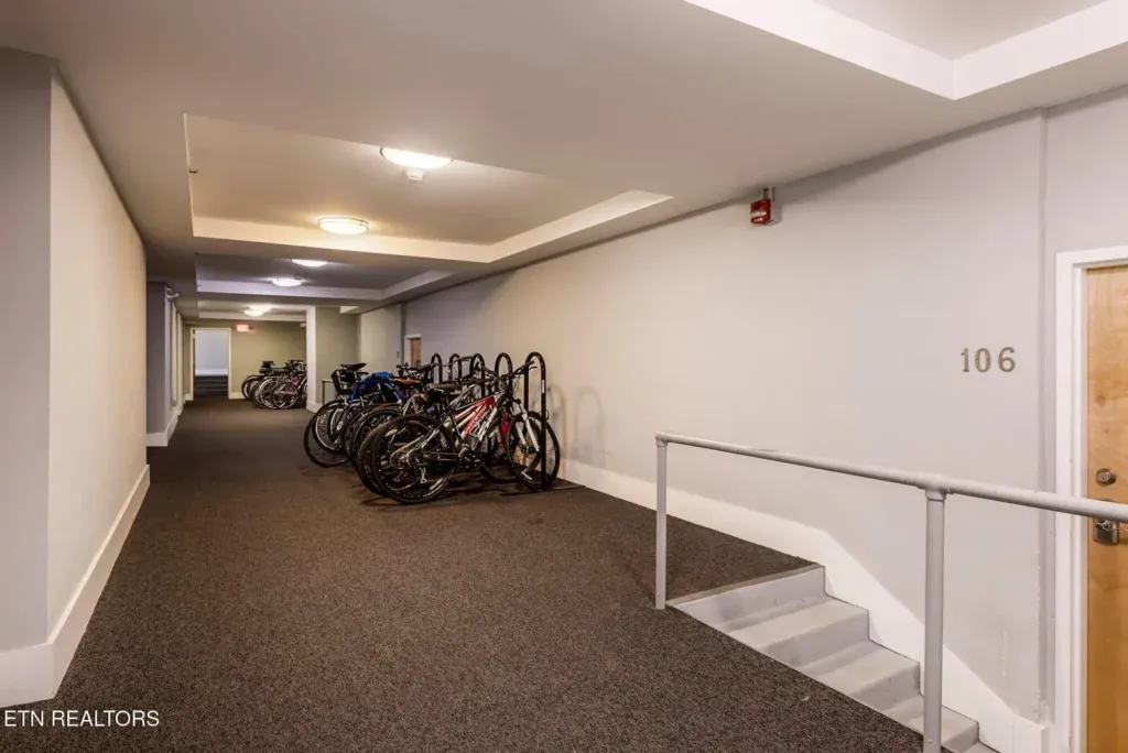 Brownlow Lofts 045058530254