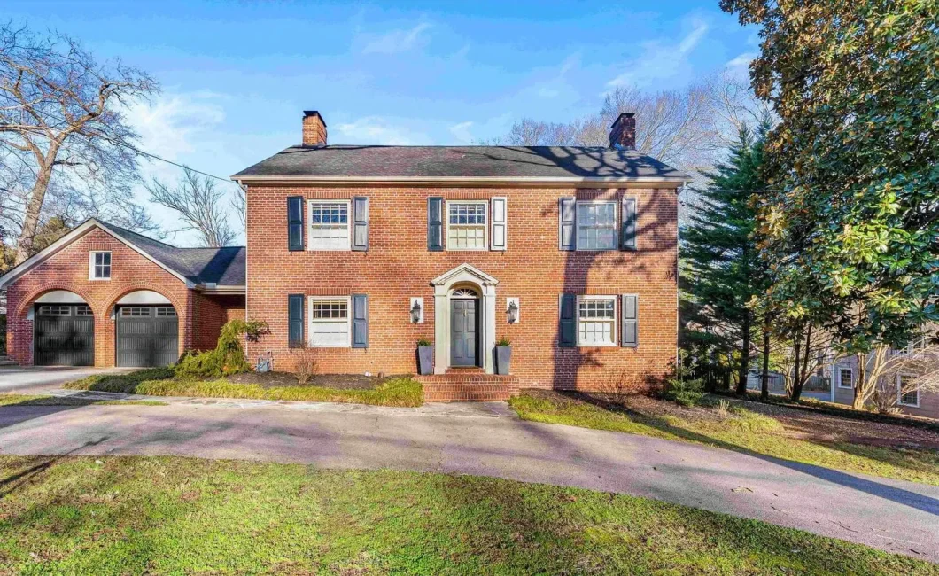 Hillvale Turn in Sequoyah Hills