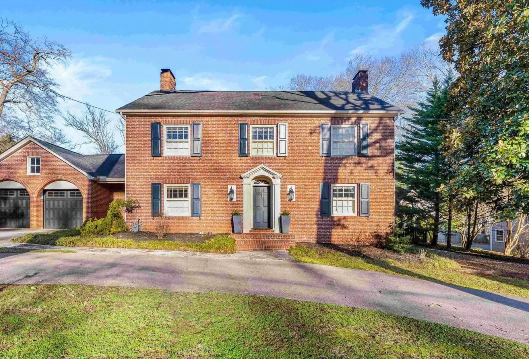 Hillvale Turn in Sequoyah Hills